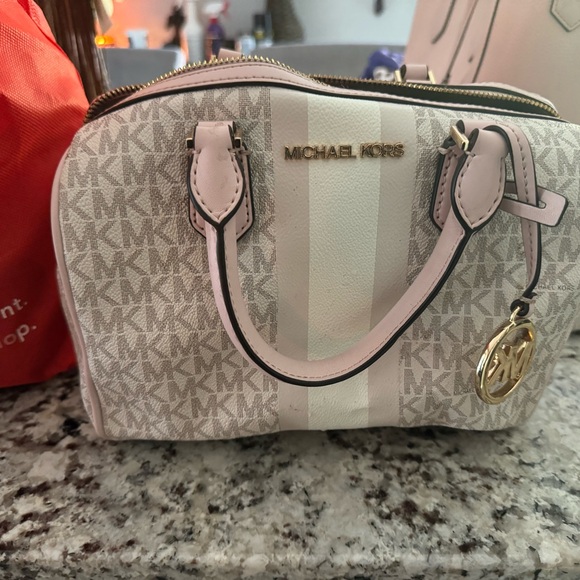 Michael Kors purse - Picture 1 of 2